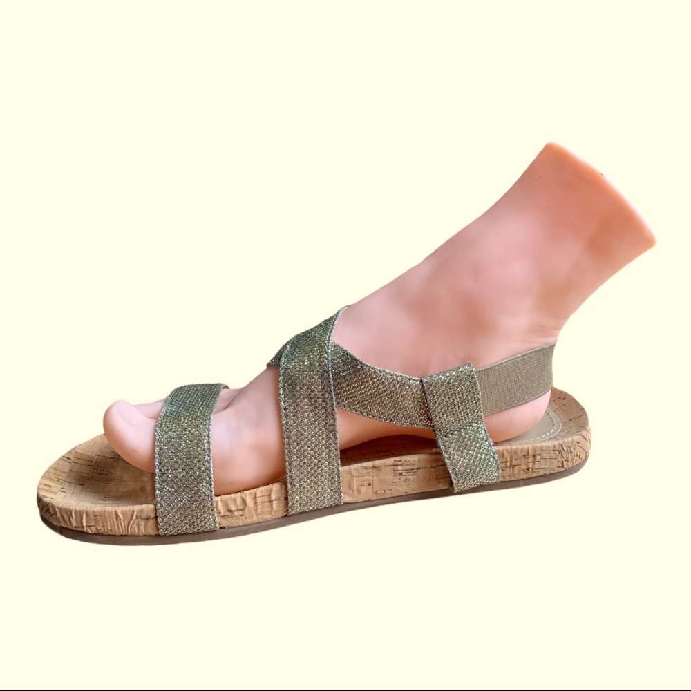 ❤️❤️ White Mountain gold strappy sandals ❤️❤️